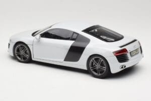 Audi R8 Type 42 Suzuka Grey Kyosho 1:18 09213SG Druckguss — Bild 7 von 8