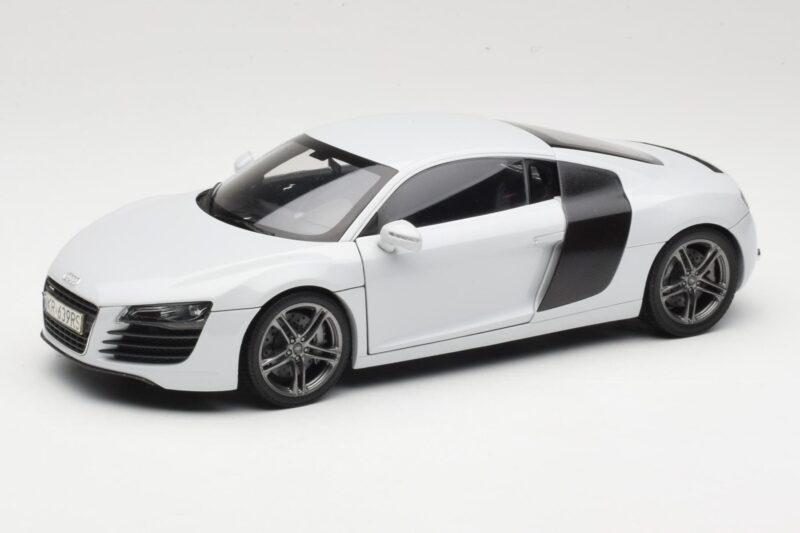 Audi R8 Type 42 Suzuka Grey Kyosho 1:18 09213SG Druckguss