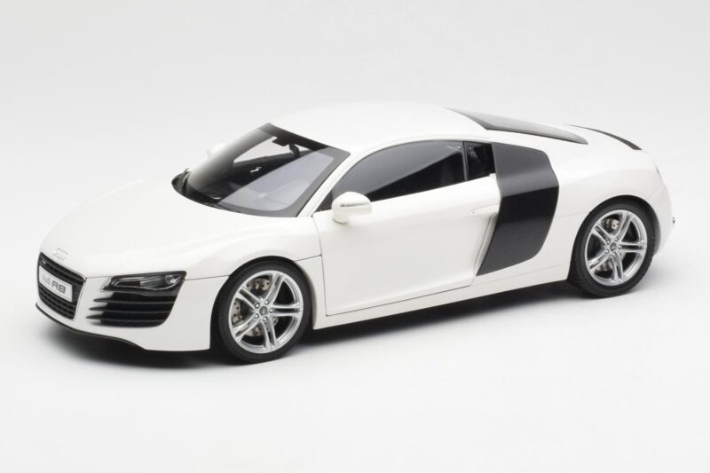 Audi R8 Type 42 Weiß Kyosho 1:18 09213W Druckguss