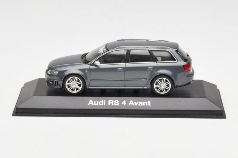 Audi RS4 B7 Avant Grau Minichamps 1:43 5010509223 Druckguss
