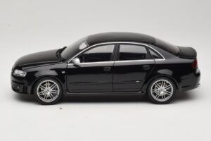 Audi RS4 B7 Sedan Phantom Black Minichamps 1:18 5010509115 Druckguss — Bild 4 von 8