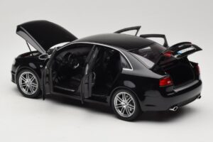 Audi RS4 B7 Sedan Phantom Black Minichamps 1:18 5010509115 Druckguss — Bild 5 von 8