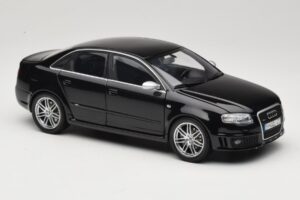 Audi RS4 B7 Sedan Phantom Black Minichamps 1:18 5010509115 Druckguss — Bild 6 von 8
