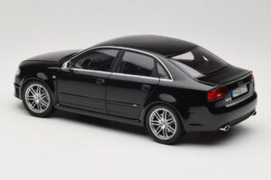 Audi RS4 B7 Sedan Phantom Black Minichamps 1:18 5010509115 Druckguss — Bild 7 von 8