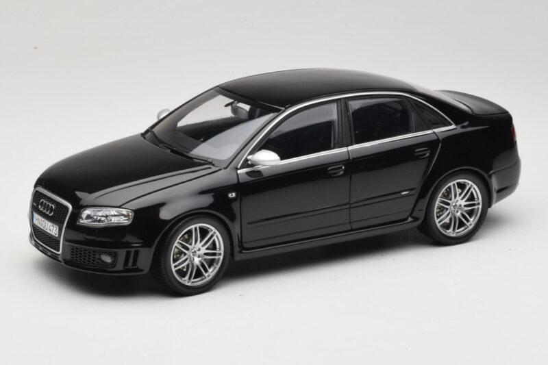 Audi RS4 B7 Sedan Phantom Black Minichamps 1:18 5010509115 Druckguss