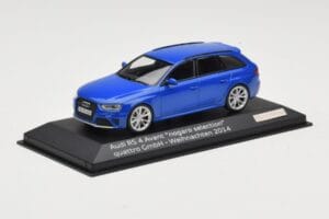 Audi RS4 B8 Avant Nogaro Blue Weihnachts-Selektion 2014 Minichamps 1:43 AUDI003 Druckguss — Bild 2 von 4