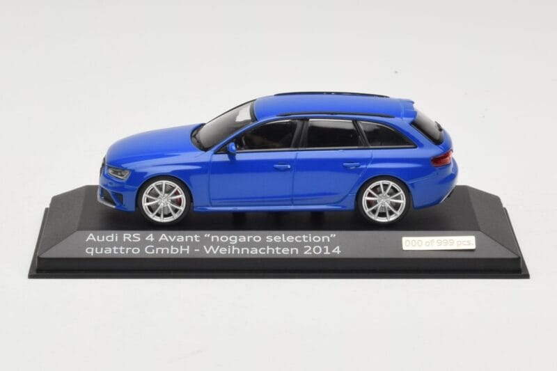 Audi RS4 B8 Avant Nogaro Blue Weihnachts-Selektion 2014 Minichamps 1:43 AUDI003 Druckguss