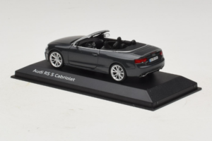 Audi RS5 B8 Cabriolet Daytona Gray Minichamps 1:43 5011215323 Druckguss — Bild 3 von 4