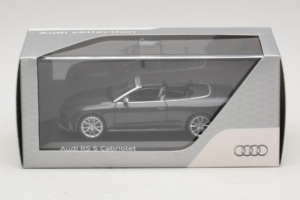 Audi RS5 B8 Cabriolet Daytona Gray Minichamps 1:43 5011215323 Druckguss — Bild 4 von 4