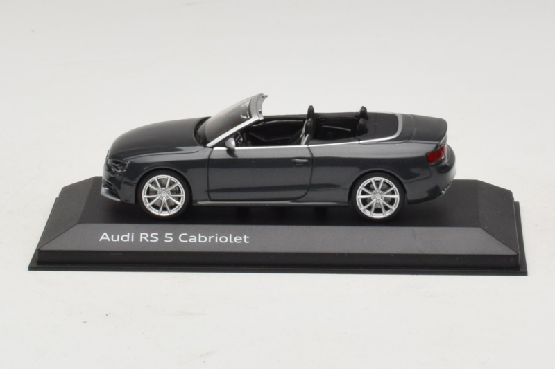 Audi RS5 B8 Cabriolet Daytona Gray Minichamps 1:43 5011215323 Druckguss