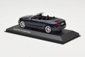 Audi RS5 B8 Cabriolet Estoril Blue Minichamps 1:43 5011215313 Druckguss — Bild 3 von 4