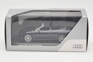 Audi RS5 B8 Cabriolet Estoril Blue Minichamps 1:43 5011215313 Druckguss — Bild 4 von 4