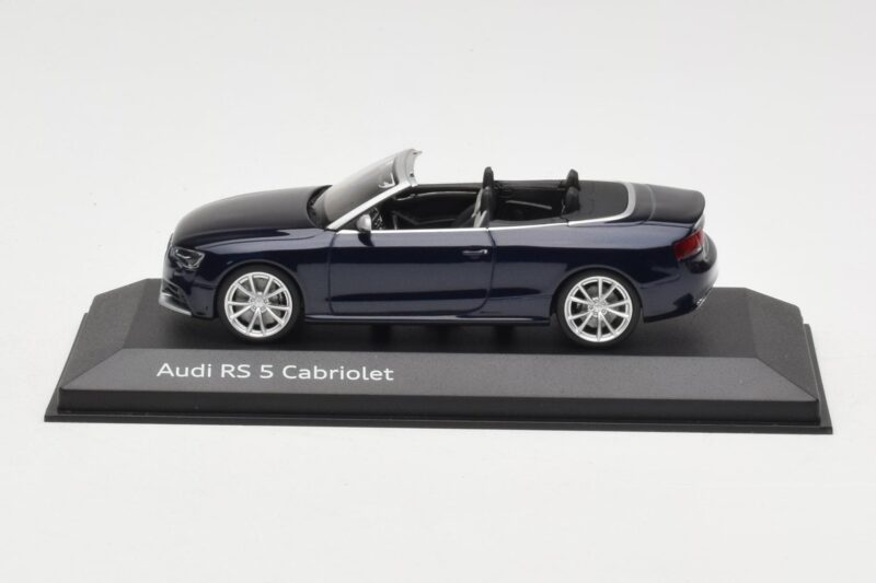 Audi RS5 B8 Cabriolet Estoril Blue Minichamps 1:43 5011215313 Druckguss