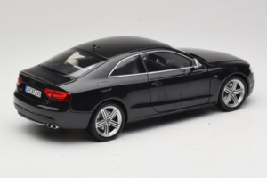 Audi S5 B8 Coupe Schwarz Norev 1:18 188360 Druckguss — Bild 3 von 8