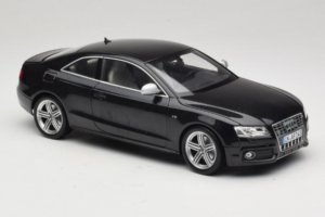 Audi S5 B8 Coupe Schwarz Norev 1:18 188360 Druckguss — Bild 6 von 8