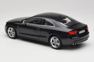 Audi S5 B8 Coupe Schwarz Norev 1:18 188360 Druckguss — Bild 7 von 8