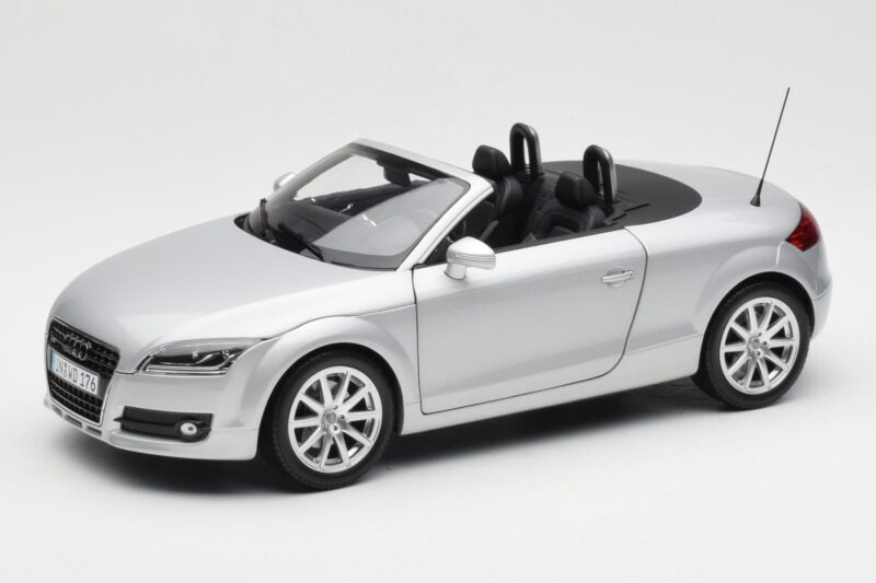 Audi TT 8J Roadster Lichtsilber Minichamps 1:18 5010500515 Druckguss