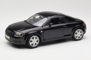 Audi TT 8N Schwarz Revell 1:18 08953 Druckguss