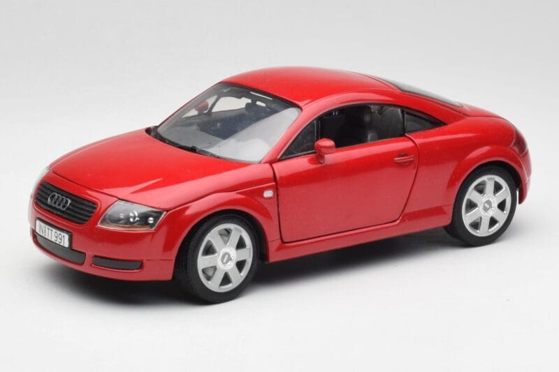 Audi TT 8N Coupe Rot Revell 1:18 89909092 Druckguss