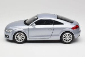 Audi TT 8N RHD Lake Silber Metallic Minichamps 1:18 150015020 Druckguss — Bild 4 von 8