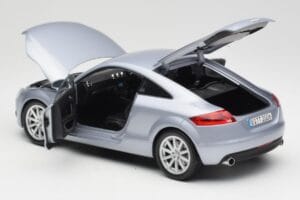 Audi TT 8N RHD Lake Silber Metallic Minichamps 1:18 150015020 Druckguss — Bild 5 von 8