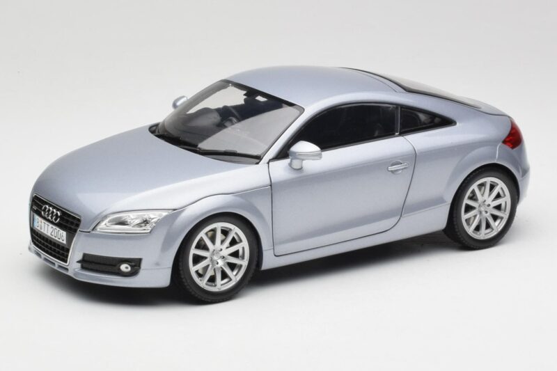 Audi TT 8N RHD Lake Silber Metallic Minichamps 1:18 150015020 Druckguss