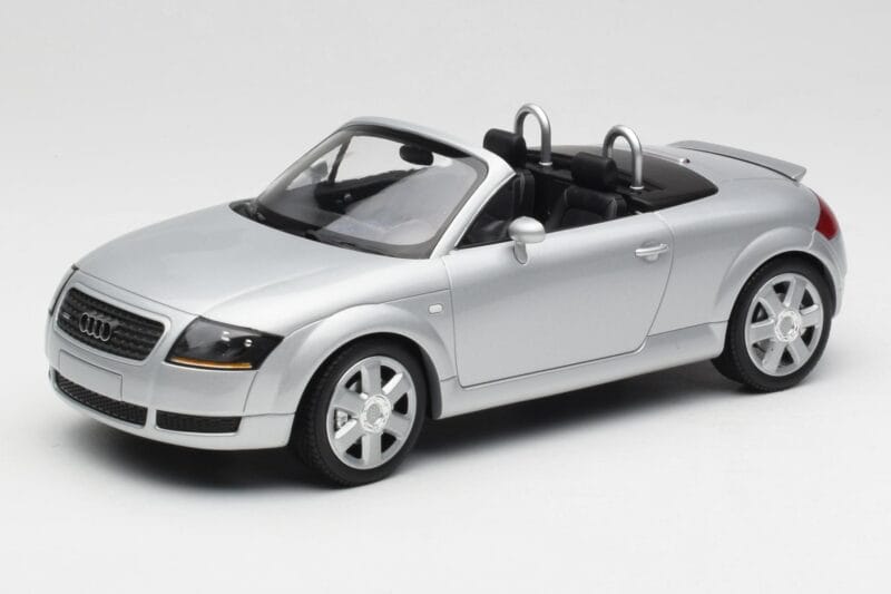 Audi TT 8N Roadster Silver Metallic Minichamps 1:18 155017031 Druckguss