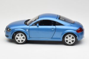 Audi TT 8N Blau Revell 1:18 8954 Druckguss — Bild 4 von 8