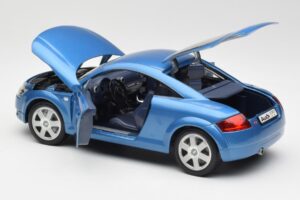 Audi TT 8N Blau Revell 1:18 8954 Druckguss — Bild 5 von 8