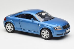 Audi TT 8N Blau Revell 1:18 8954 Druckguss — Bild 6 von 8