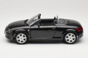 Audi TT 8N Roadster Schwarz Revell 1:18 08980 Druckguss — Bild 4 von 8