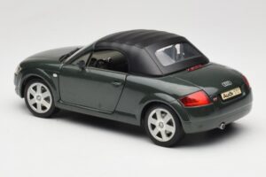 Audi TT 8N Roadster Grün Revell 1:18 08979 Druckguss — Bild 7 von 8