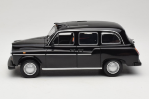 Austin FX4 London Taxi Schwarz Minichamps 1:18 180136000 Druckguss — Bild 4 von 8