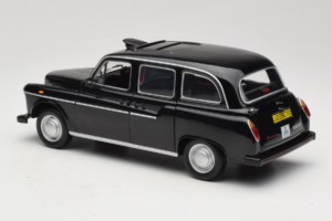 Austin FX4 London Taxi Schwarz Minichamps 1:18 180136000 Druckguss — Bild 7 von 8