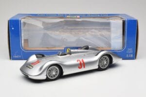 Auto Union Typ C Stromlinie #31 B. Rosemeyer 1937 Silber Revell 1:18 08436 Druckguss — Bild 8 von 8