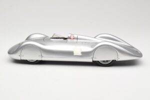 Auto Union Type C Streamliner #72 B. Rosemeyer World Record 1937 Revell 1:18 08420 Druckguss — Bild 3 von 6
