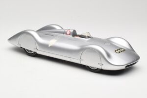 Auto Union Type C Streamliner #72 B. Rosemeyer World Record 1937 Revell 1:18 08420 Druckguss — Bild 4 von 6