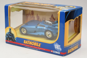 Batmobile DC Comics Corgi 1:24 77511 Druckguss — Bild 3 von 3
