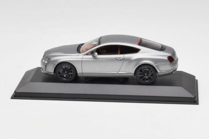 Bentley Continental GT Grau Mit Schwarzen Felgen Minichamps 1:43 BENTLEY001 Druckguss