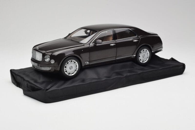 Bentley Mulsanne Burnt Oak Minichamps 1:18 100139905 Druckguss