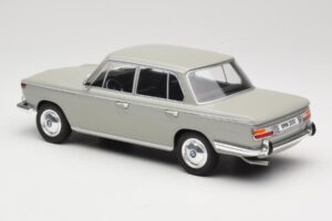 BMW 2000 TI Grau MCG 1:18 MCG18112 Druckguss — Bild 5 von 6