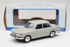 BMW 2000 TI Grau MCG 1:18 MCG18112 Druckguss — Bild 6 von 6