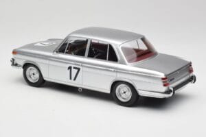 BMW 2000 Ti #17 J. Ickx / H. Hahne 24 Hours of Spa 1966 Winners Minichamps 1:18 107662517 Resin — Bild 5 von 6