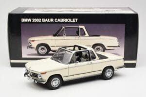 BMW 2002 Baur Cabriolet E10 Chamonix Weiß AUTOart 1:18 70532 Druckguss — Bild 8 von 8