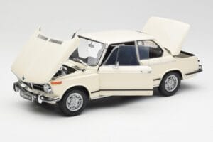 BMW 2002 Weiß Kyosho 1:18 08541W Druckguss — Bild 2 von 8