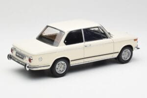BMW 2002 Weiß Kyosho 1:18 08541W Druckguss — Bild 3 von 8