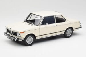 BMW 2002 Weiß Kyosho 1:18 08541W Druckguss