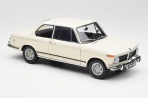 BMW 2002 Weiß Kyosho 1:18 08541W Druckguss — Bild 6 von 8