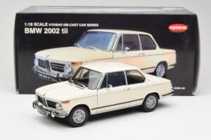 BMW 2002 Weiß Kyosho 1:18 08541W Druckguss — Bild 8 von 8
