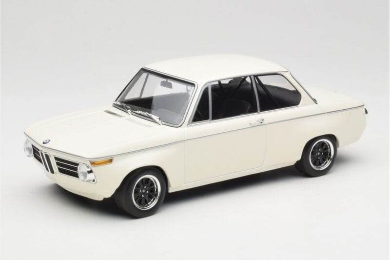 BMW 2002 Weiß Plain Body Version Minichamps 1:18 155702600 Druckguss